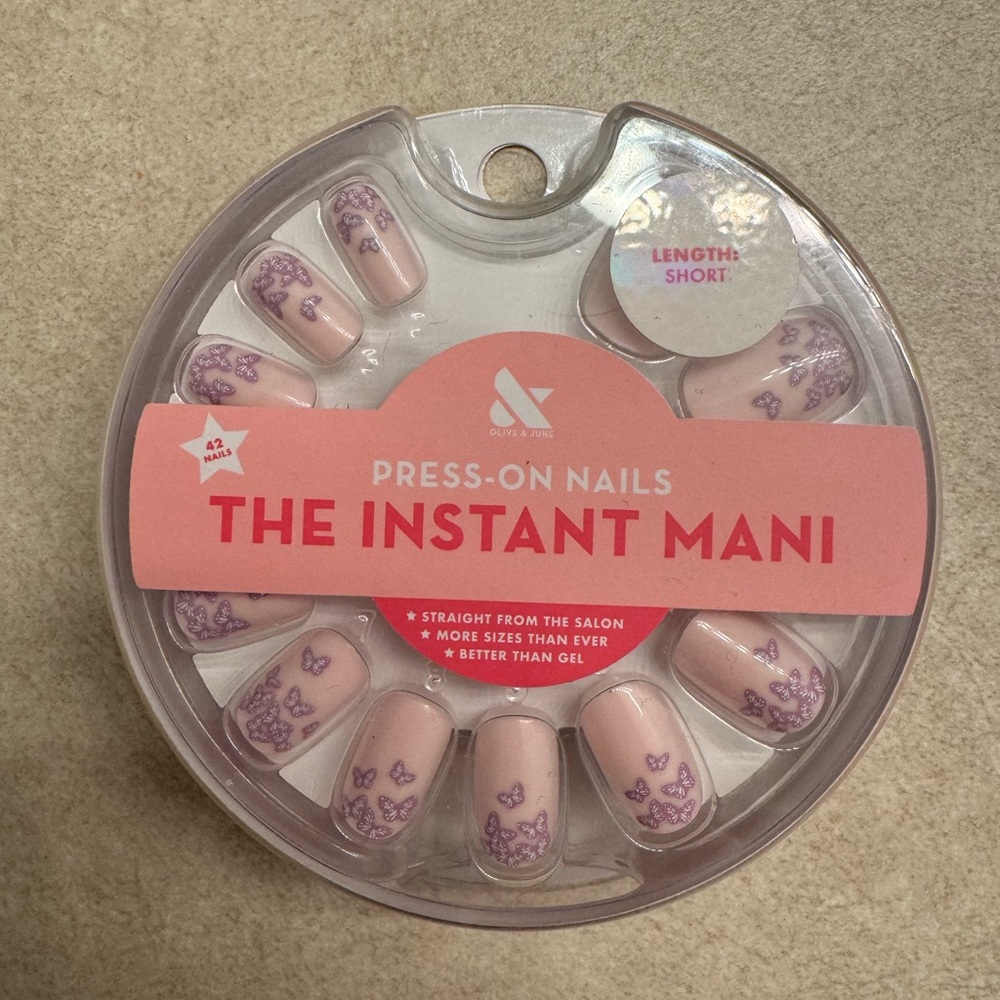 Olive and June press on nails, short oval